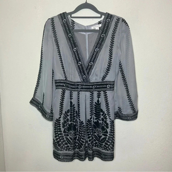 Boston Proper Gray Tunic with Black Burnout Velvet Details Size Small - Picture 1 of 7